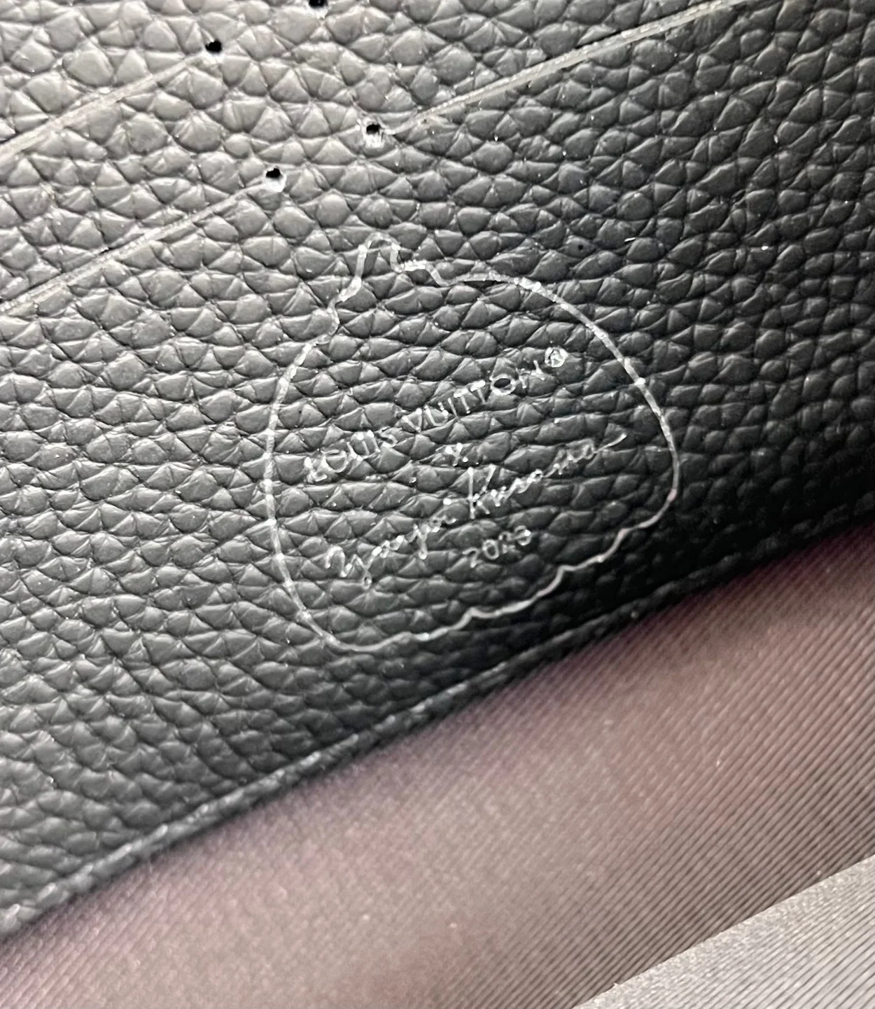 루이비통 x YK 소프트 트렁크 웨어러블 월릿 M81905