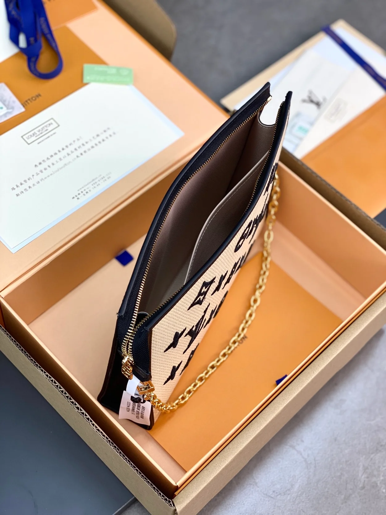 루이비통 토일트라이 체인 파우치 M82521