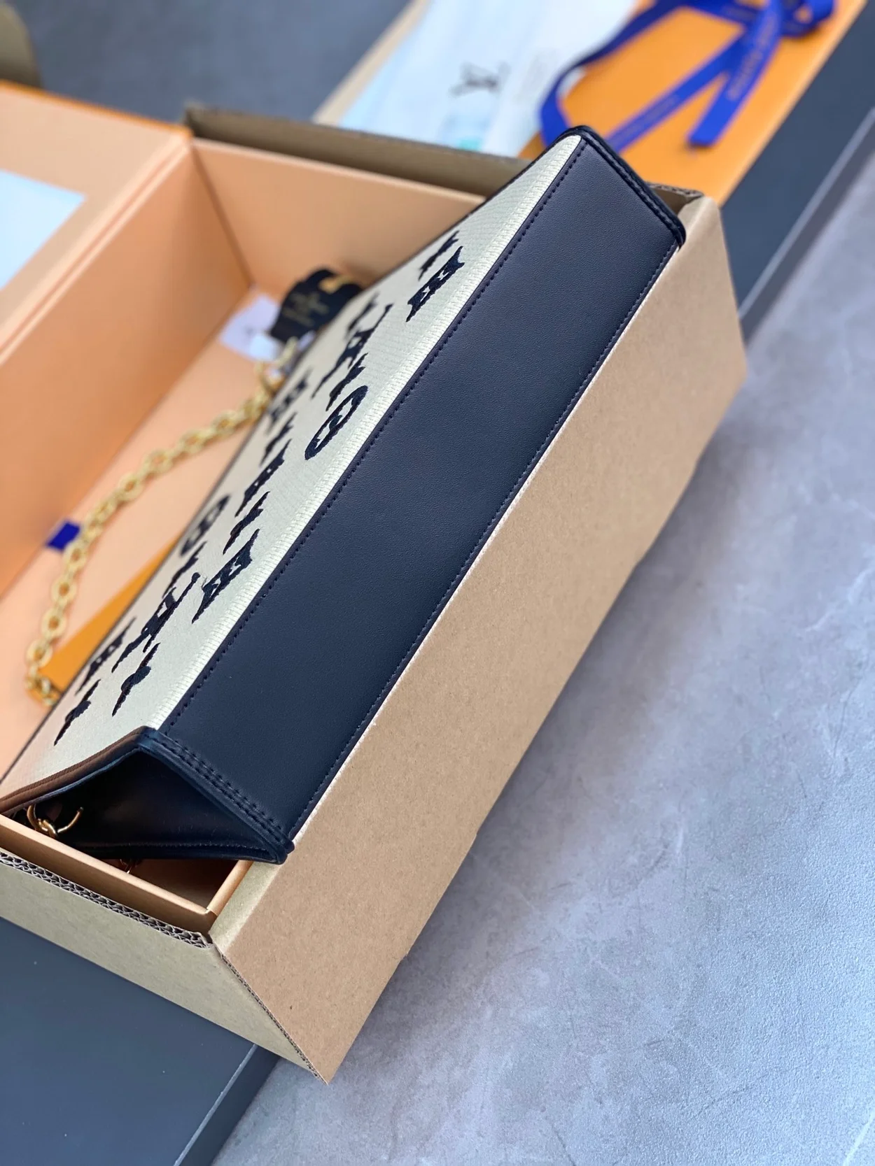 루이비통 토일트라이 체인 파우치 M82521