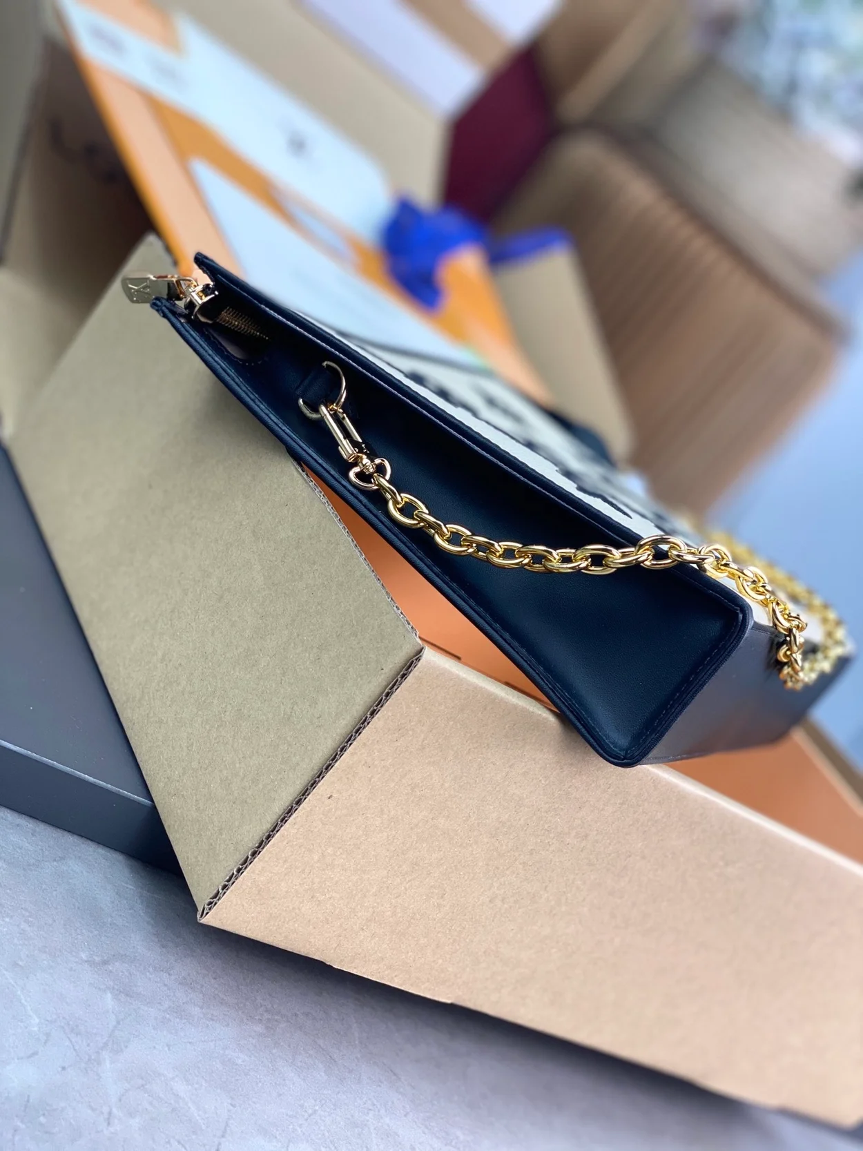 루이비통 토일트라이 체인 파우치 M82521