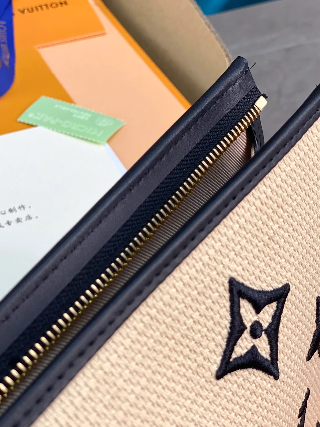 루이비통 토일트라이 체인 파우치 M82521