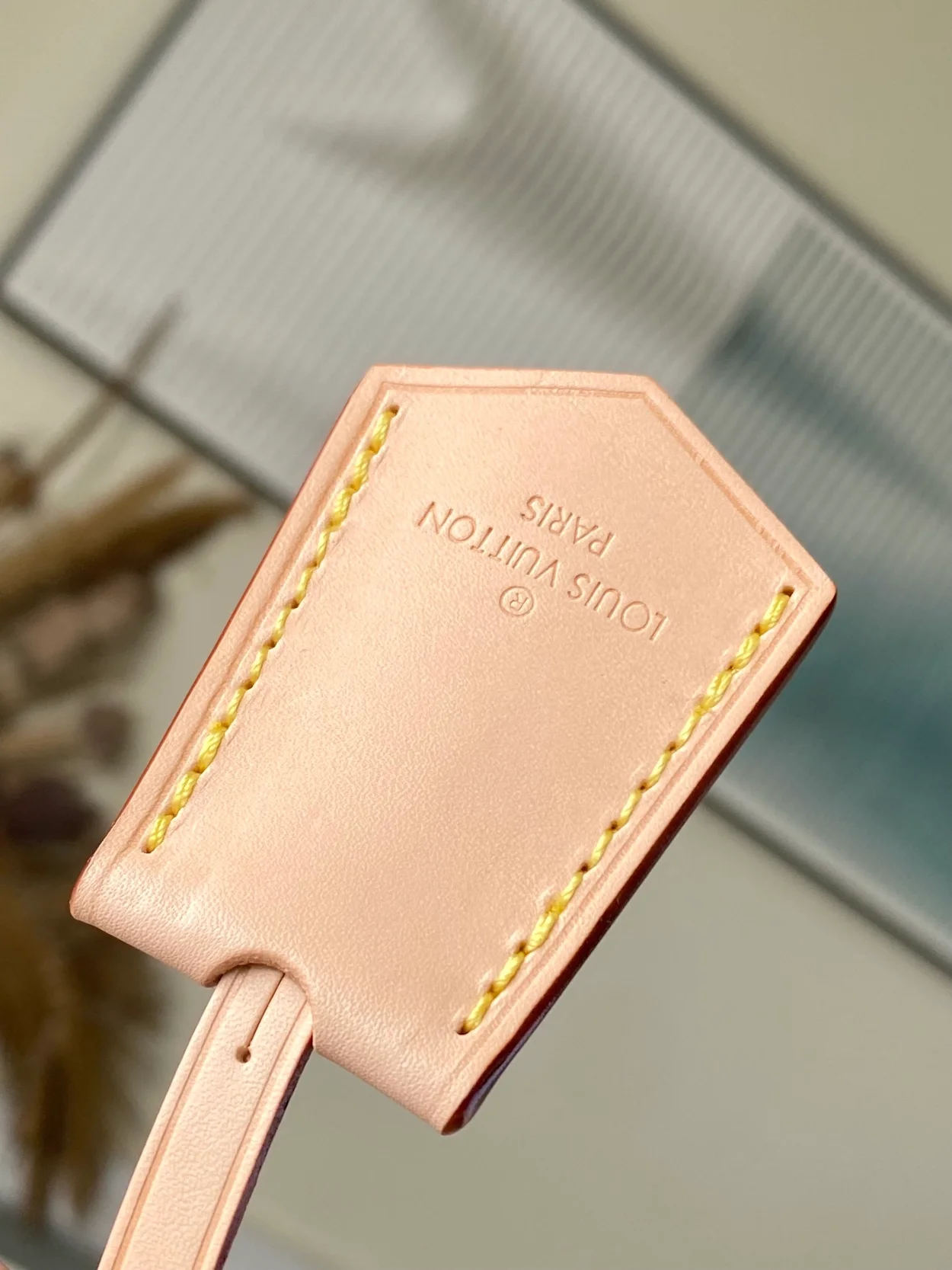 루이비통 하이드 앤드 시크 에피 핸드백 M23502