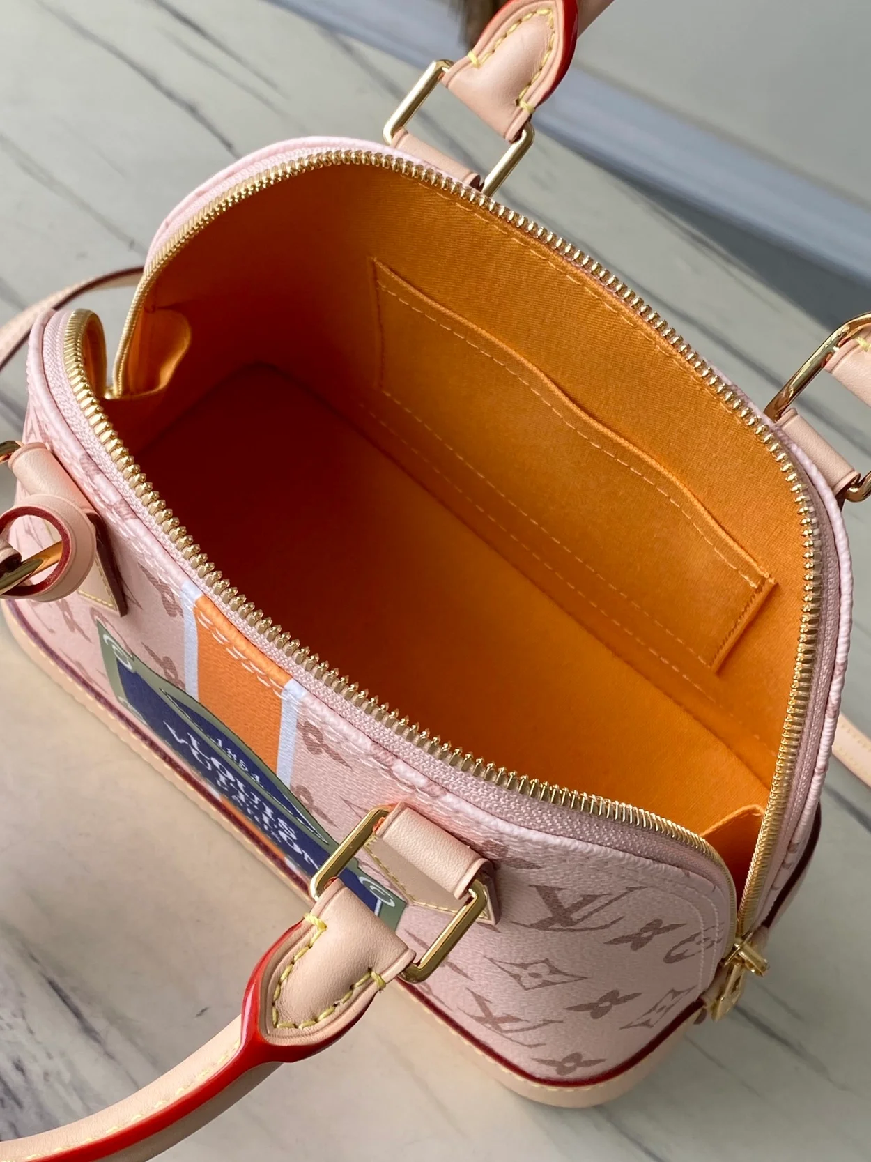 루이비통 하이드 앤드 시크 에피 핸드백 M23502