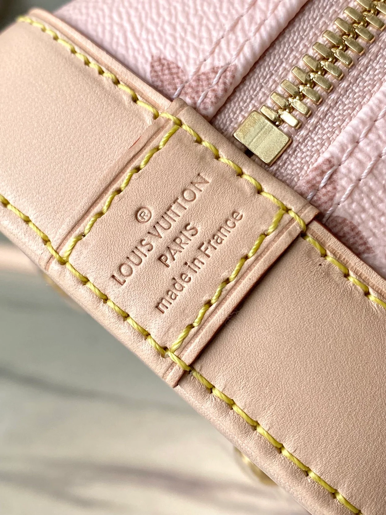 루이비통 하이드 앤드 시크 에피 핸드백 M23502