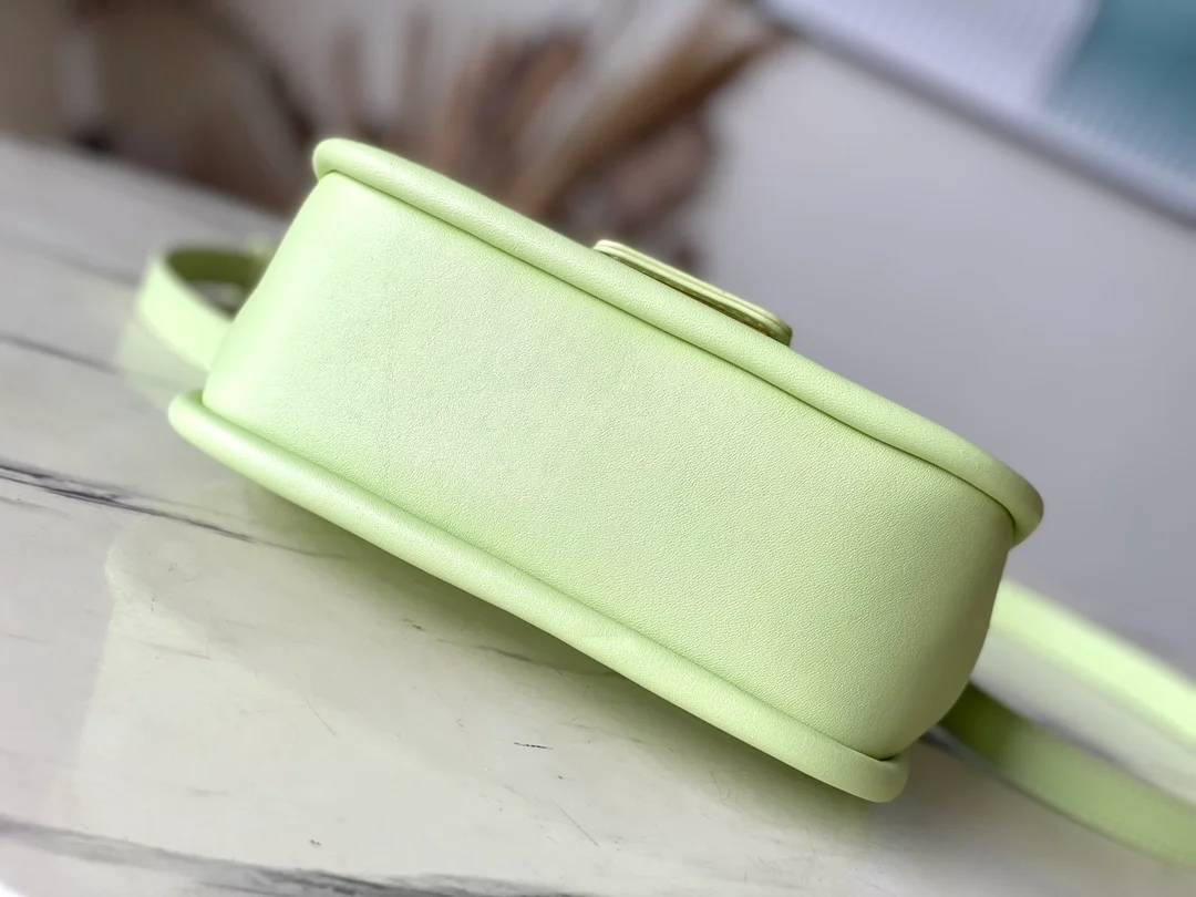 루이비통 하이드 앤드 시크 에피 핸드백 M22725