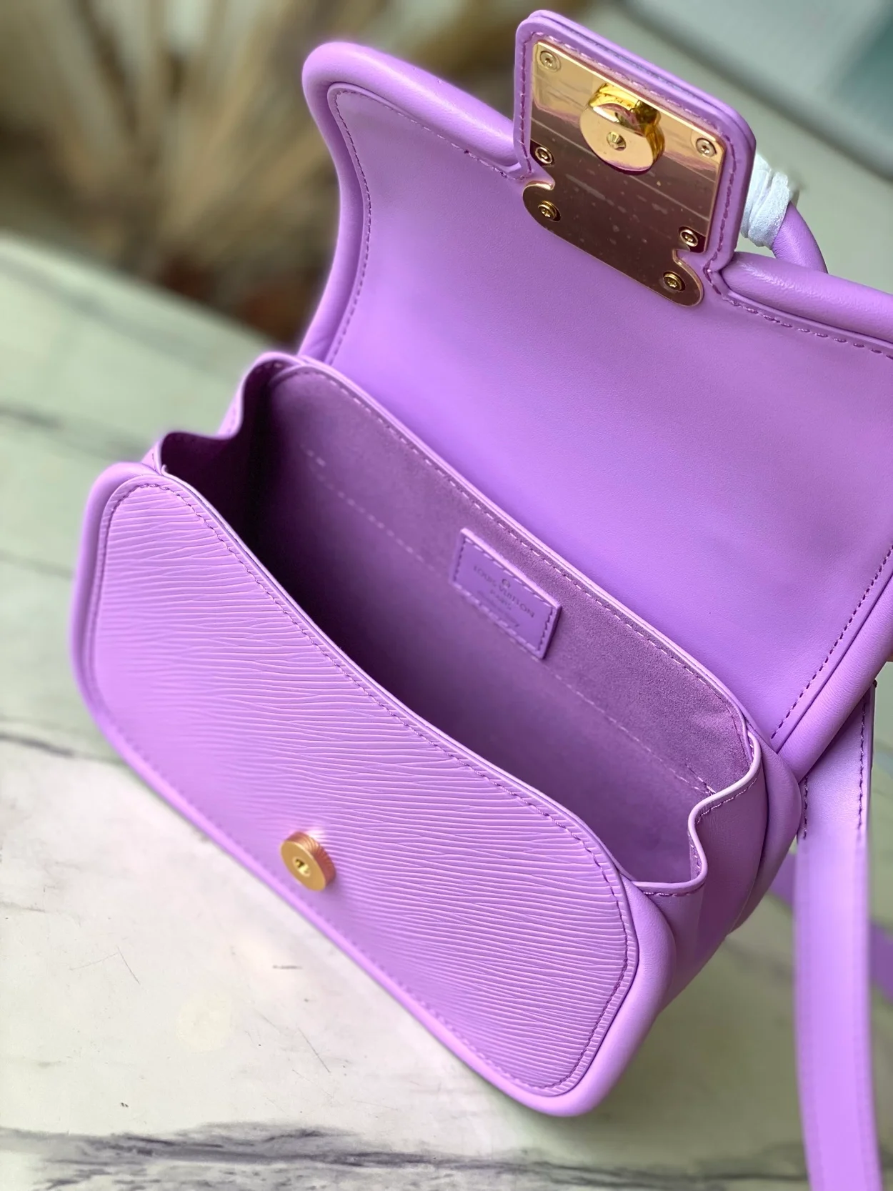 루이비통 하이드 앤드 시크 에피 핸드백 M22721