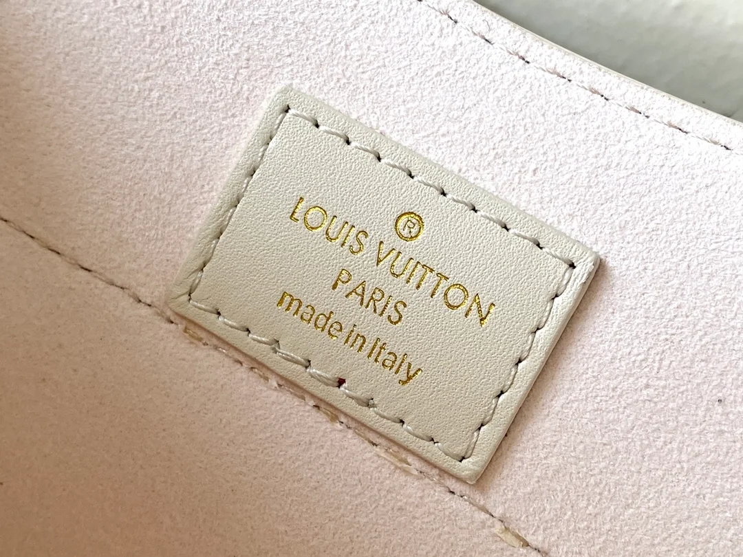 루이비통 하이드 앤드 시크 에피 핸드백 M22720