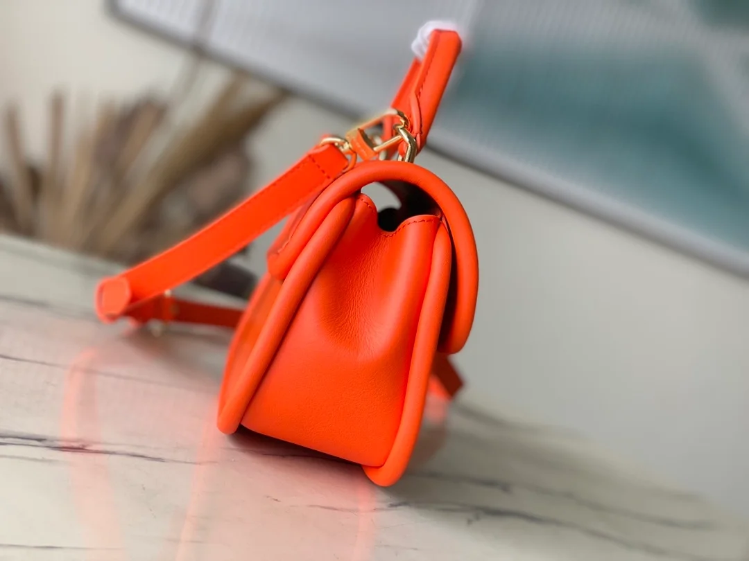 루이비통 하이드 앤드 시크 에피 핸드백 M22723