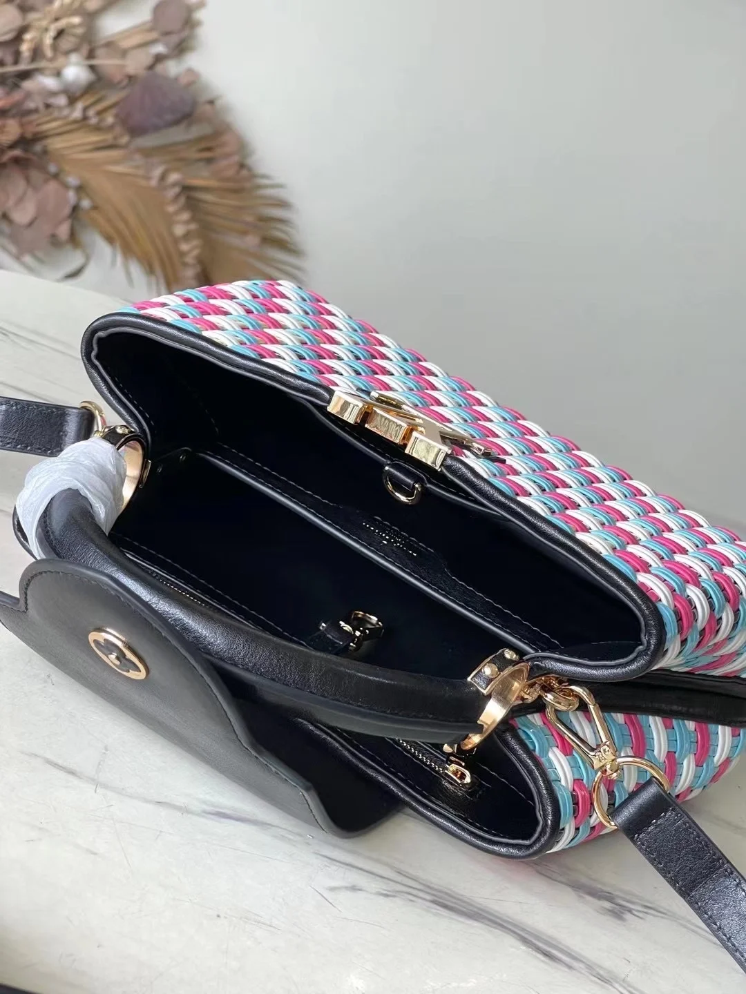 루이비통 카퓌신 BB 핸드백 M22270