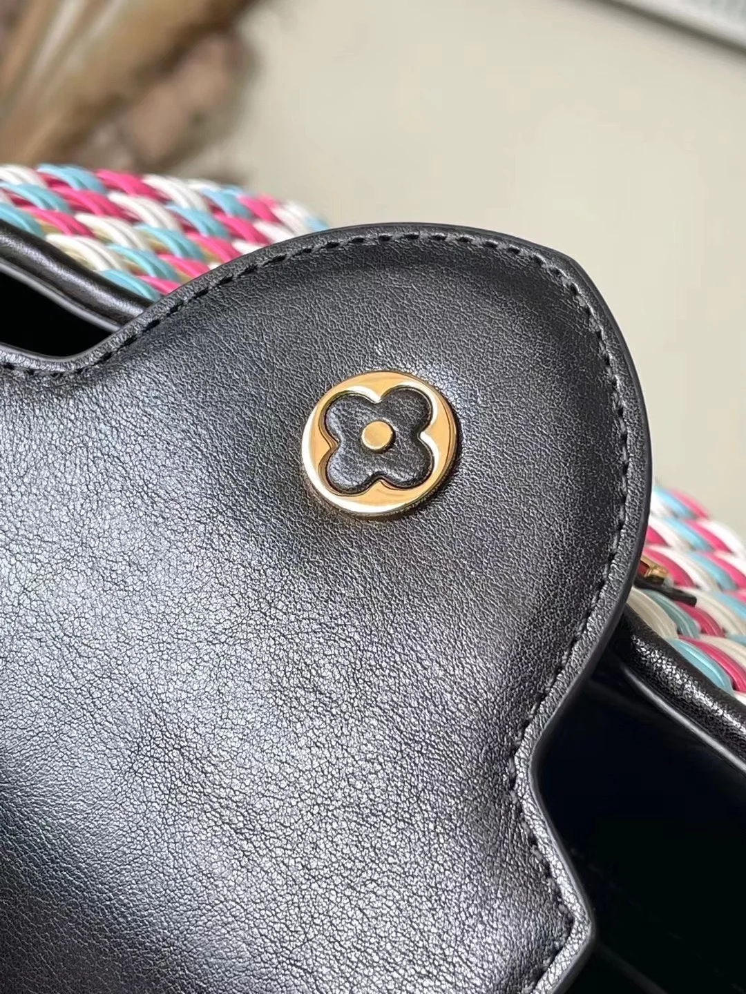 루이비통 카퓌신 BB 핸드백 M22270