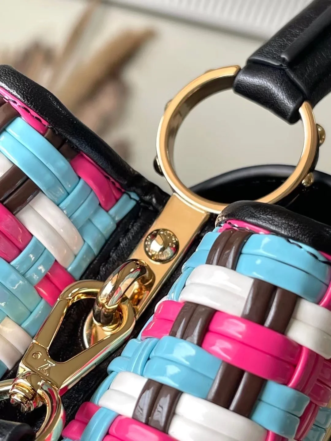 루이비통 카퓌신 BB 핸드백 M22270