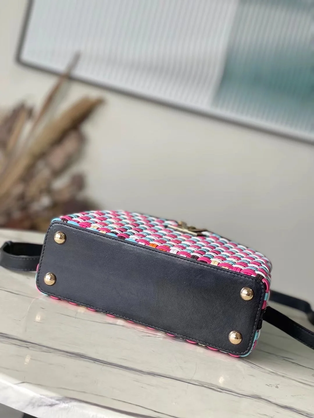 루이비통 카퓌신 BB 핸드백 M22270