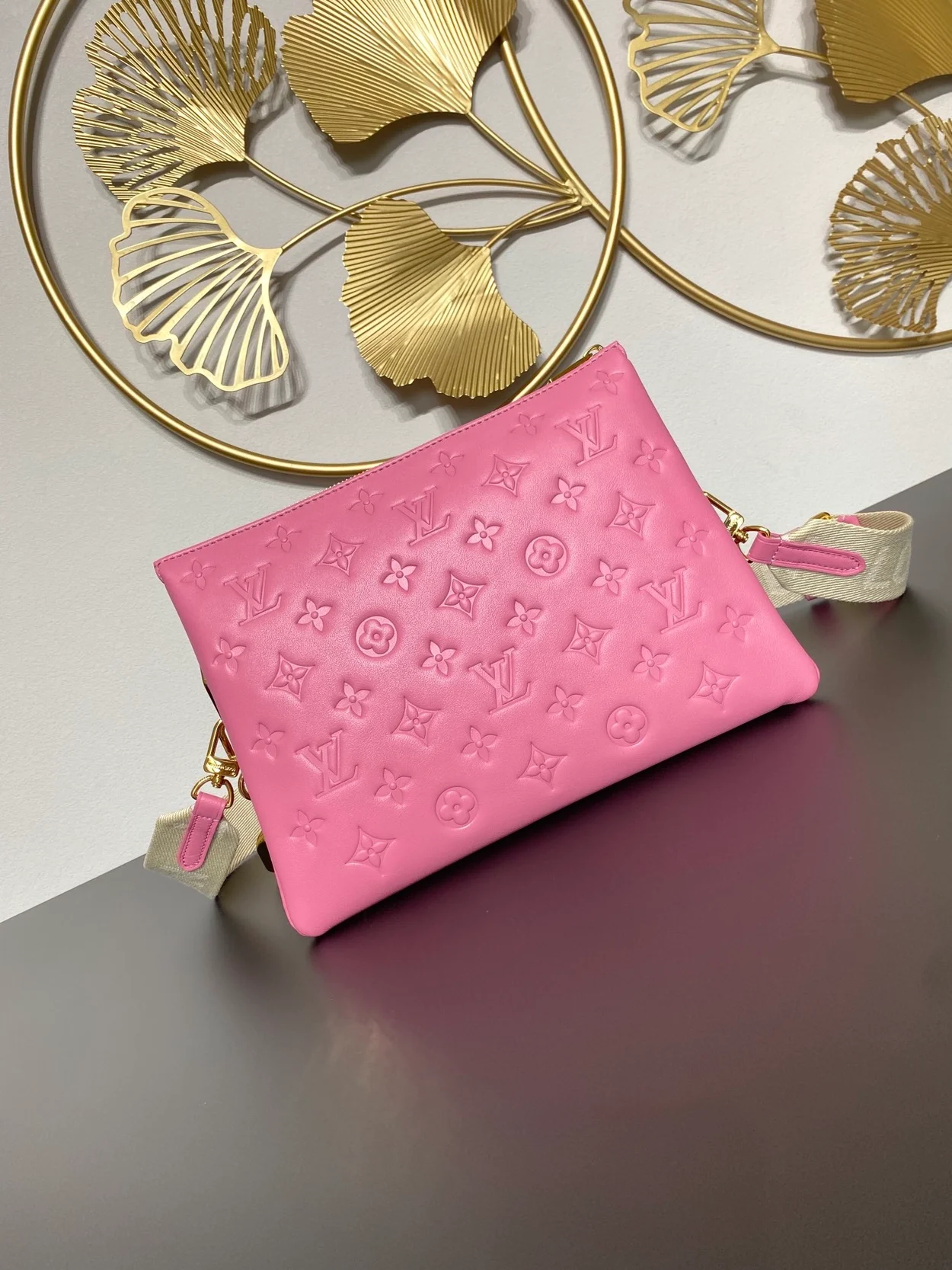 루이비통 쿠상 PM M22395