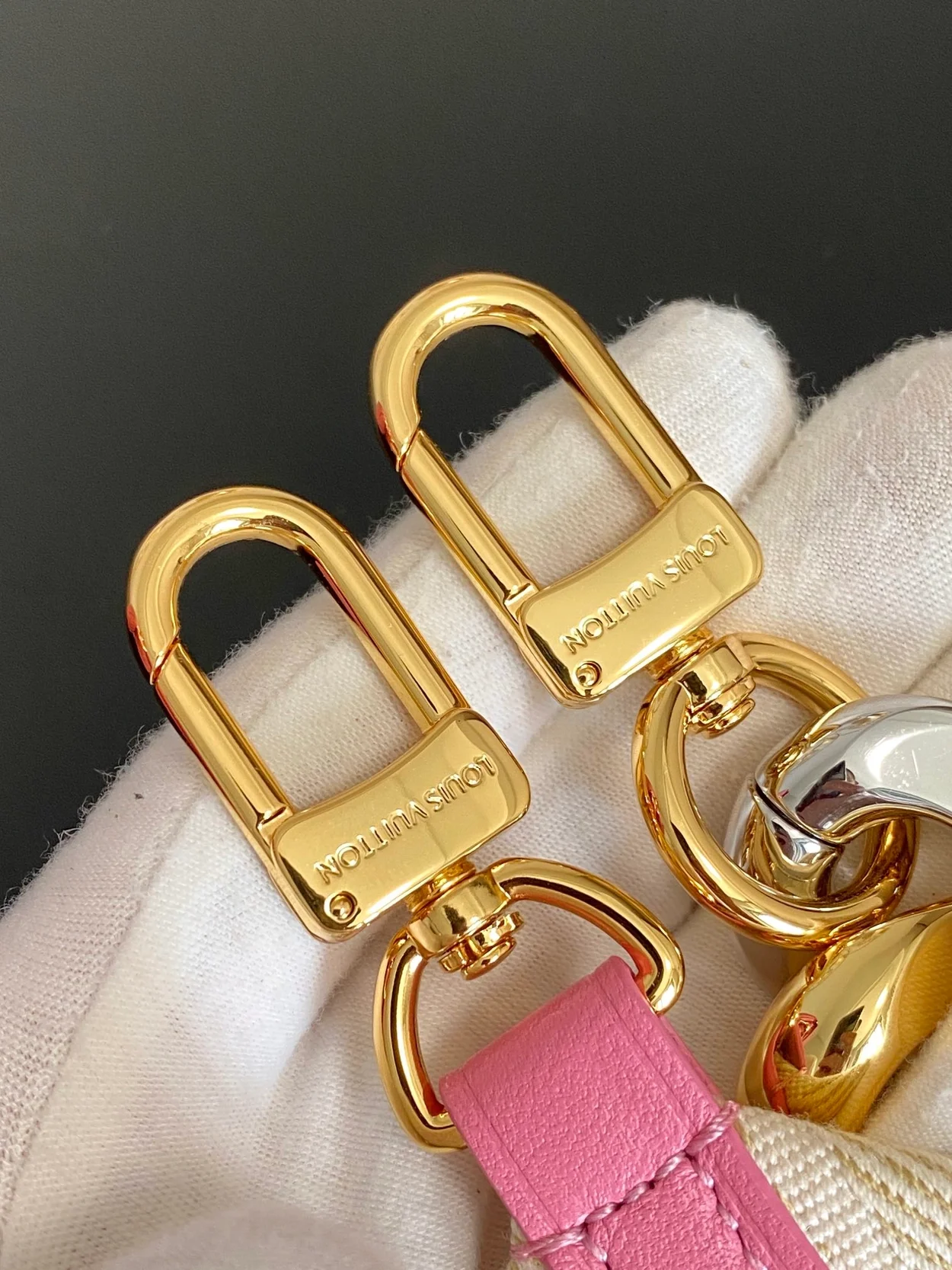 루이비통 쿠상 PM M22395