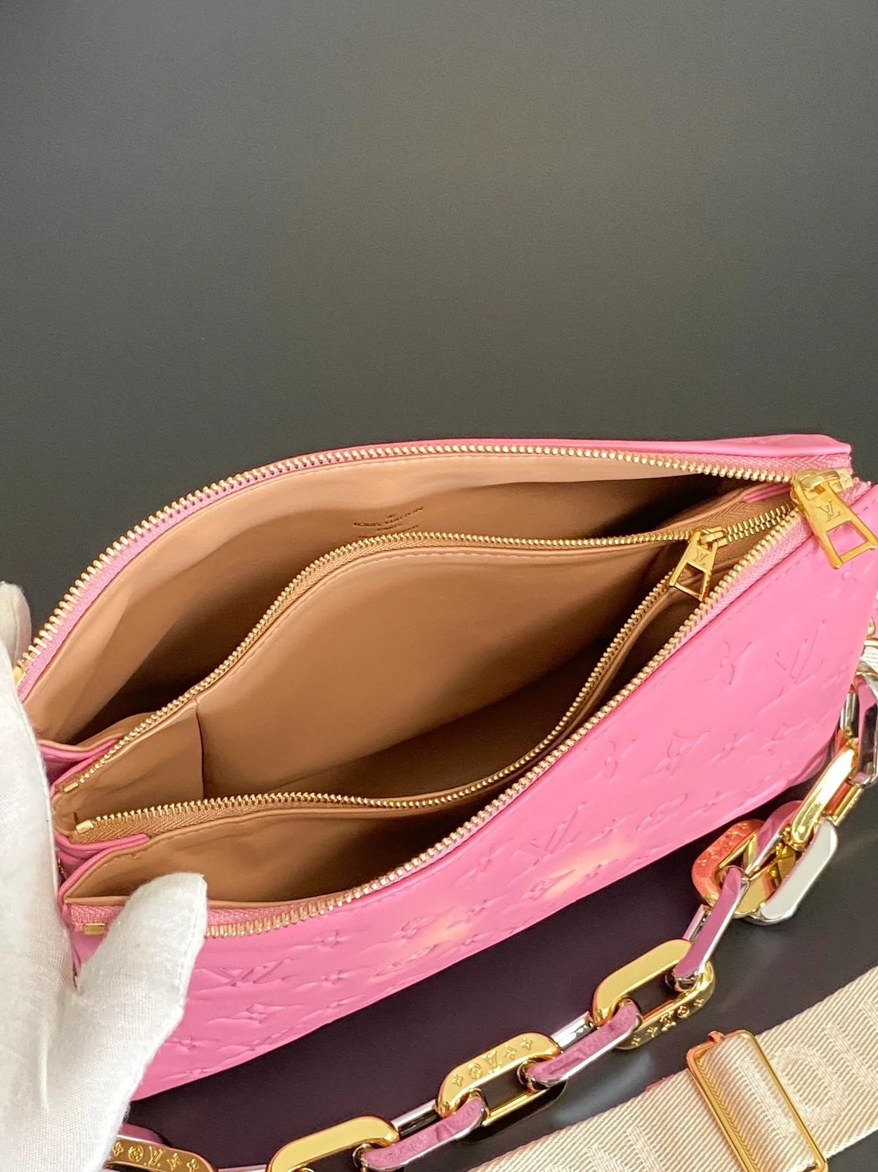 루이비통 쿠상 PM M22395