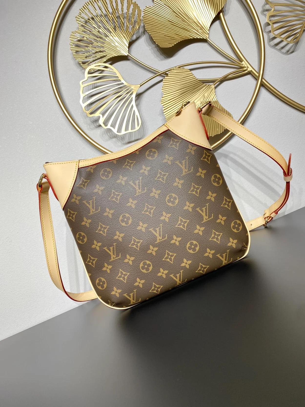 루이비통 오데온 PM 크로스 백 M56389