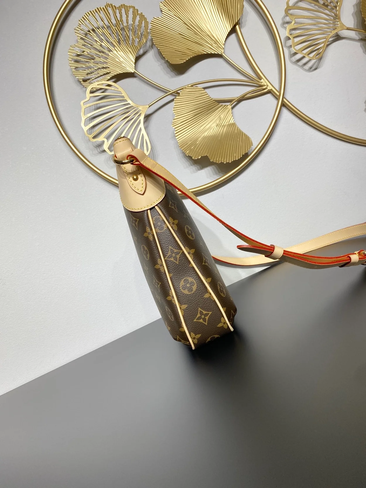 루이비통 오데온 PM 크로스 백 M56389