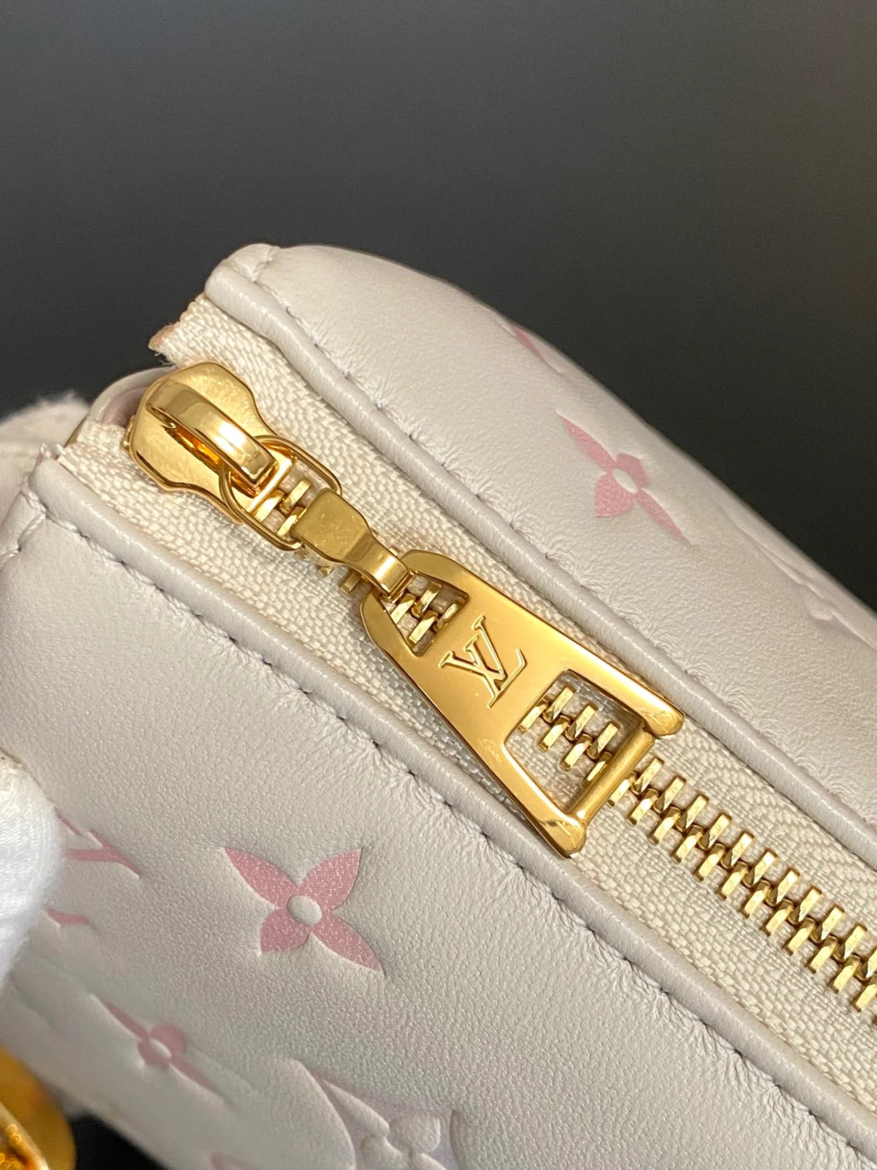 루이비통 밀키 웨이 쿠상 BB 체인백 M22993