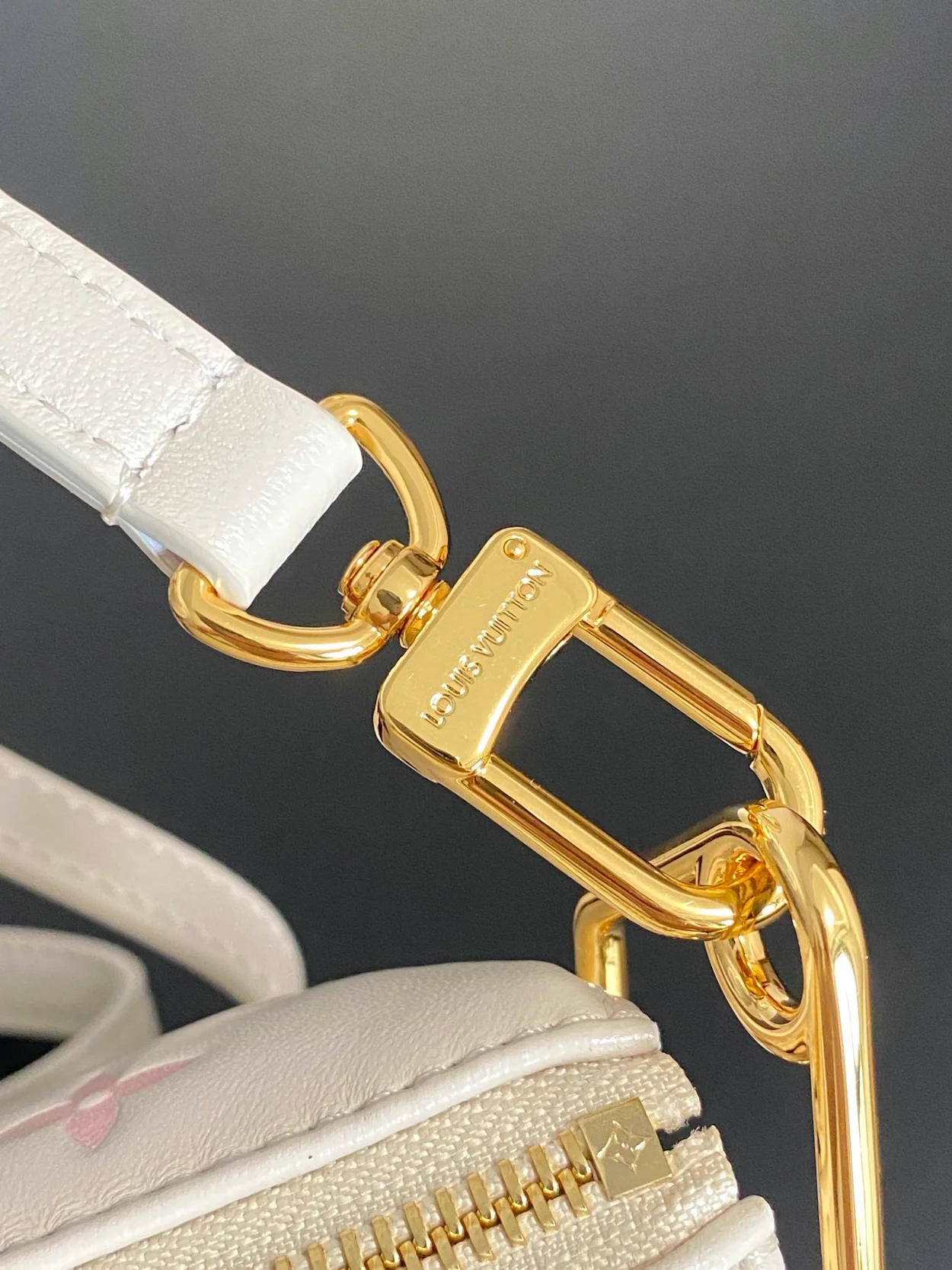 루이비통 밀키 웨이 쿠상 BB 체인백 M22993