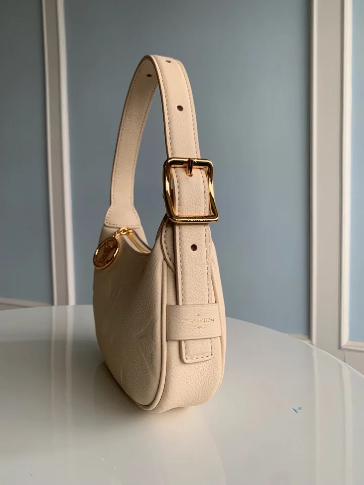 루이비통 미니 문 숄더 백 M82519