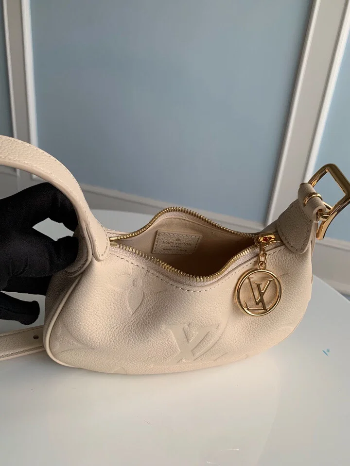 루이비통 미니 문 숄더 백 M82519