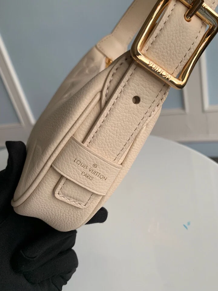 루이비통 미니 문 숄더 백 M82519