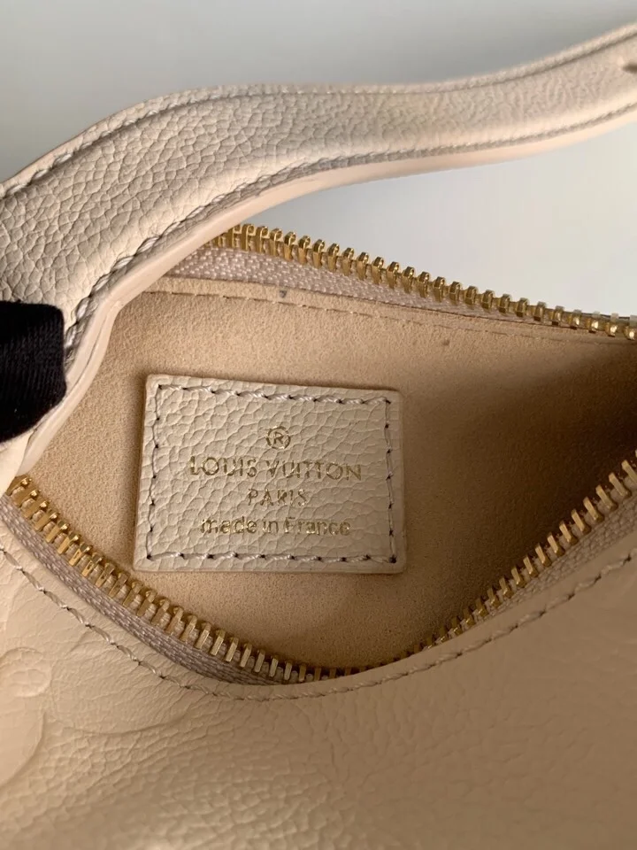 루이비통 미니 문 숄더 백 M82519