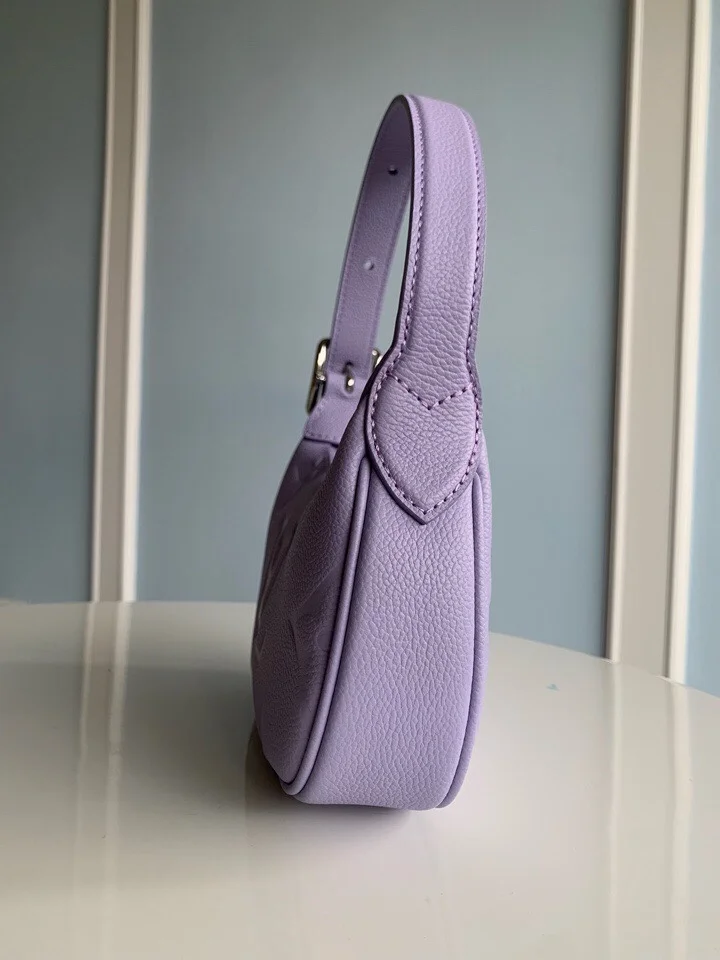 루이비통 미니 문 숄더 백 M82517