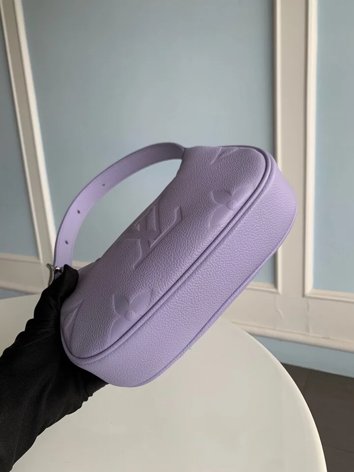 루이비통 미니 문 숄더 백 M82517