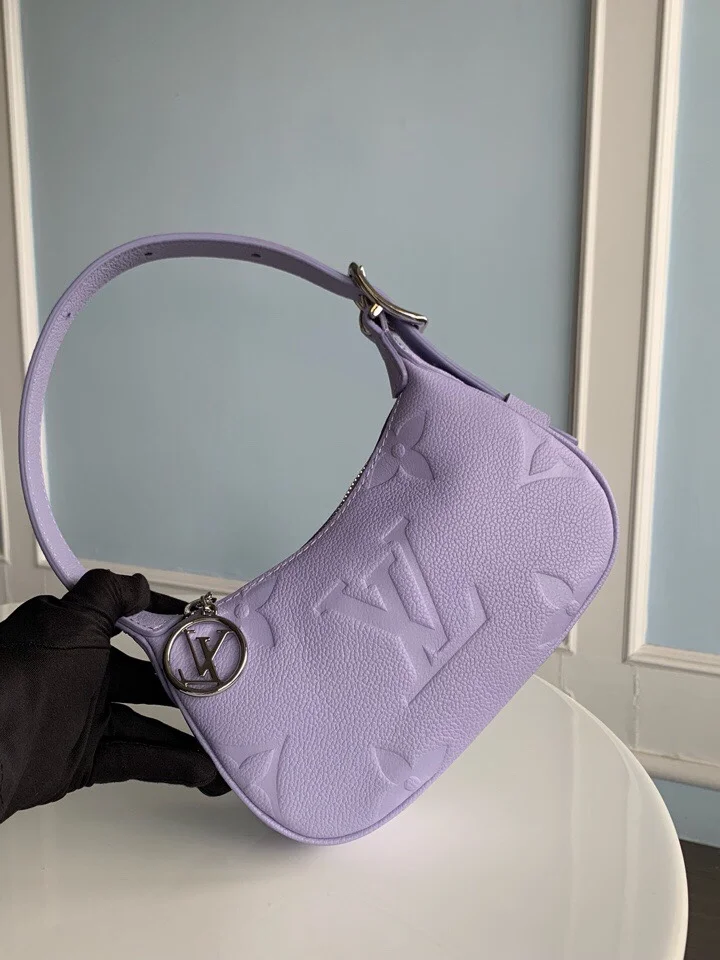 루이비통 미니 문 숄더 백 M82517