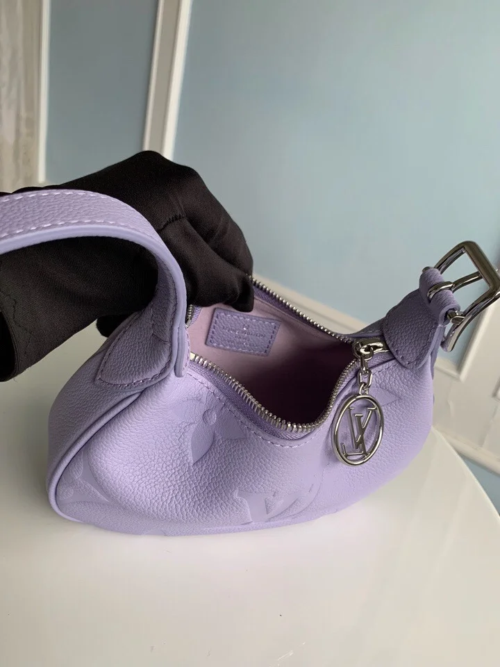 루이비통 미니 문 숄더 백 M82517