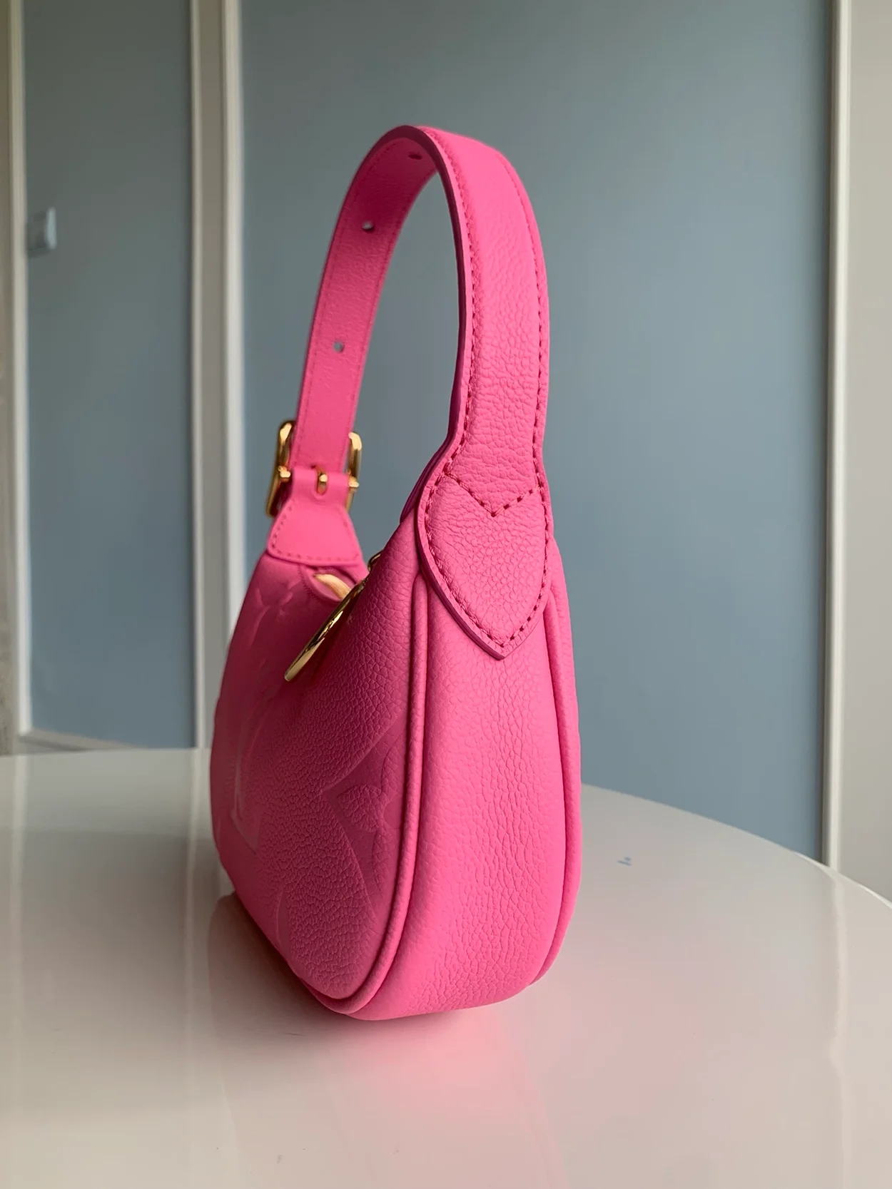 루이비통 미니 문 숄더 백 M82487