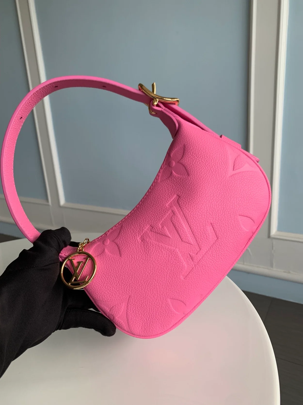 루이비통 미니 문 숄더 백 M82487