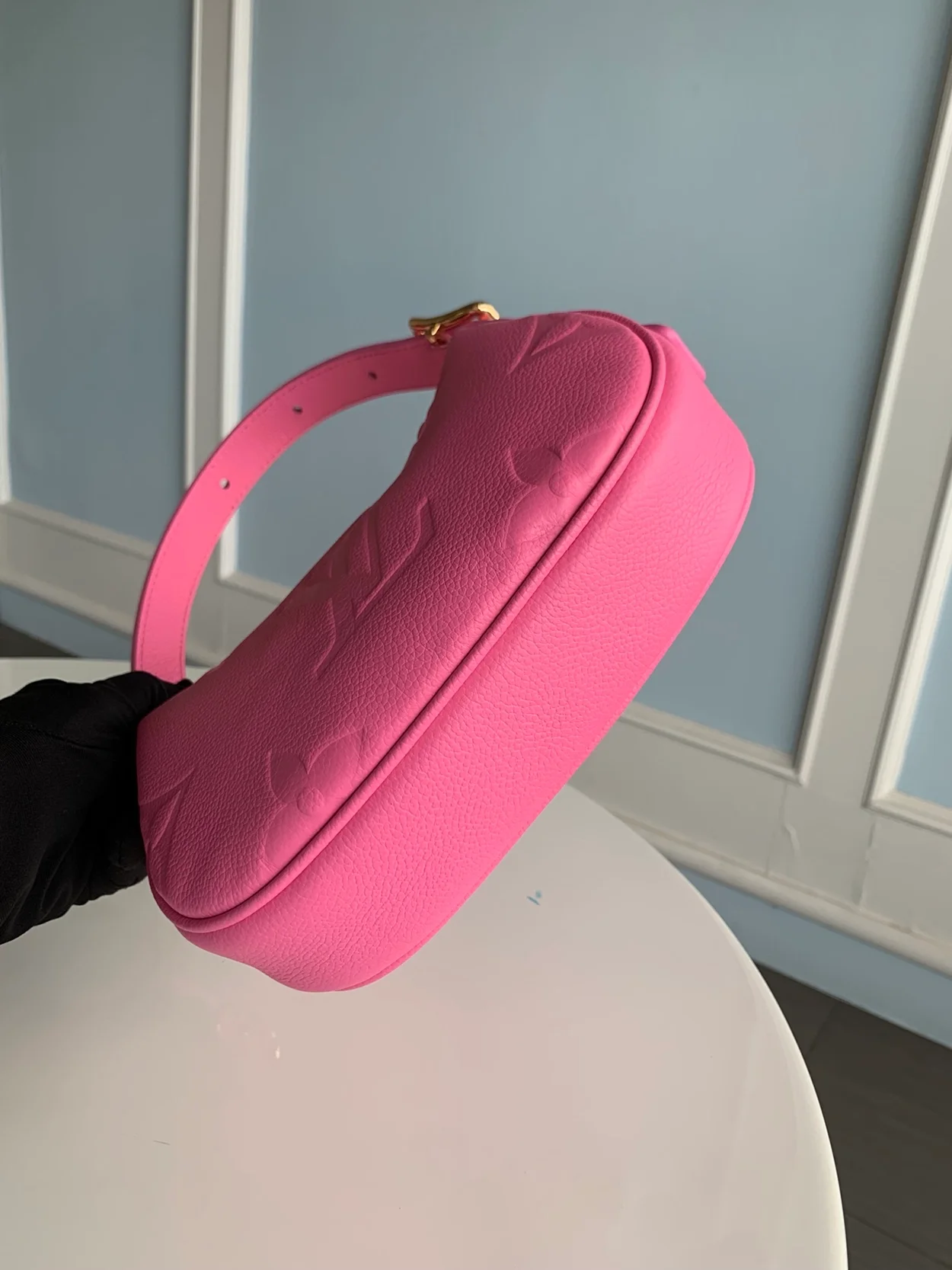 루이비통 미니 문 숄더 백 M82487