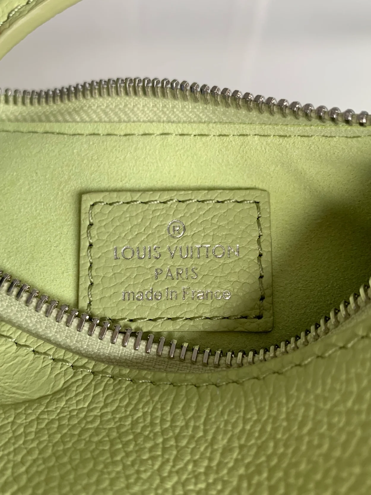 루이비통 미니 문 숄더 백 M82425