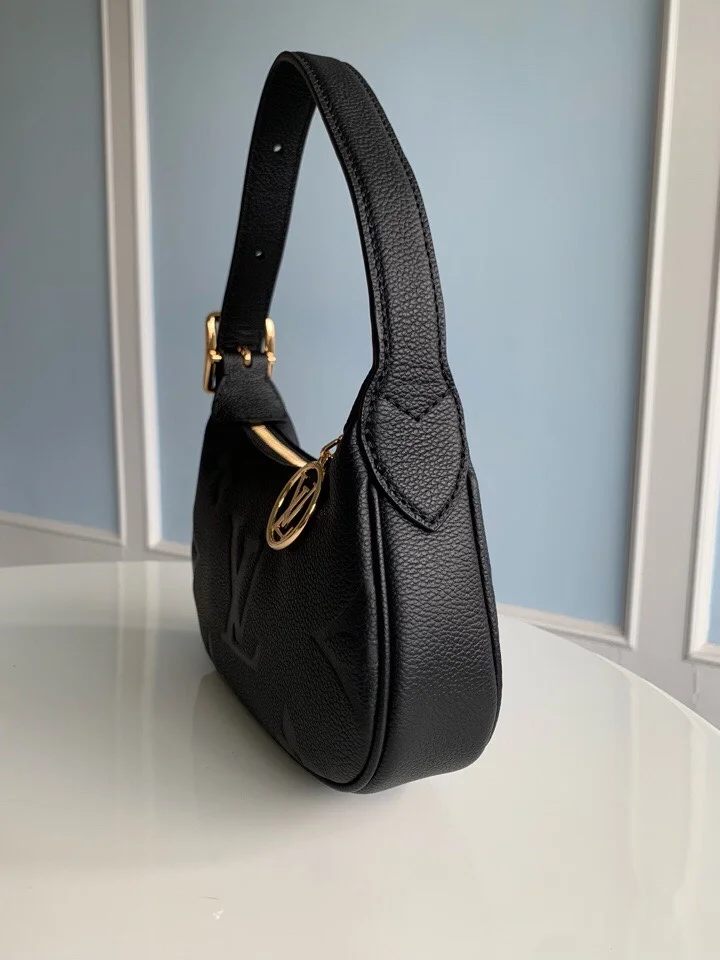 루이비통 미니 문 숄더 백 M82391