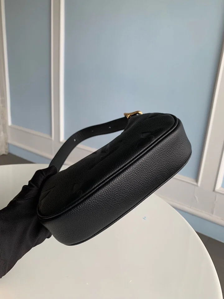 루이비통 미니 문 숄더 백 M82391