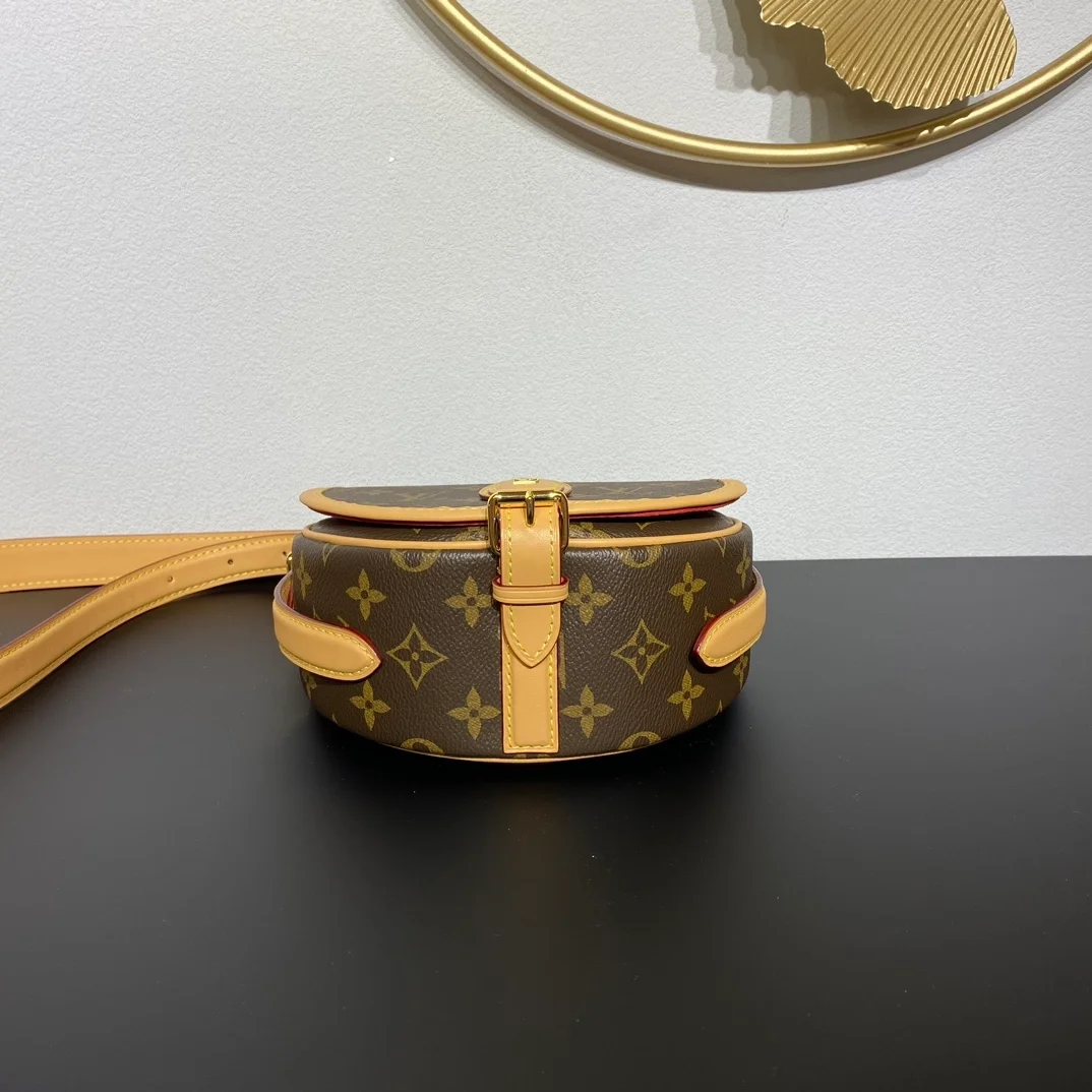 루이비통 탬버린 크로스 백 M44860