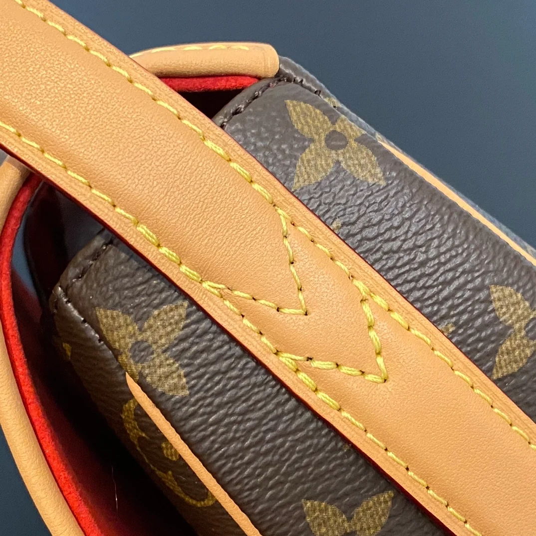 루이비통 탬버린 크로스 백 M44860