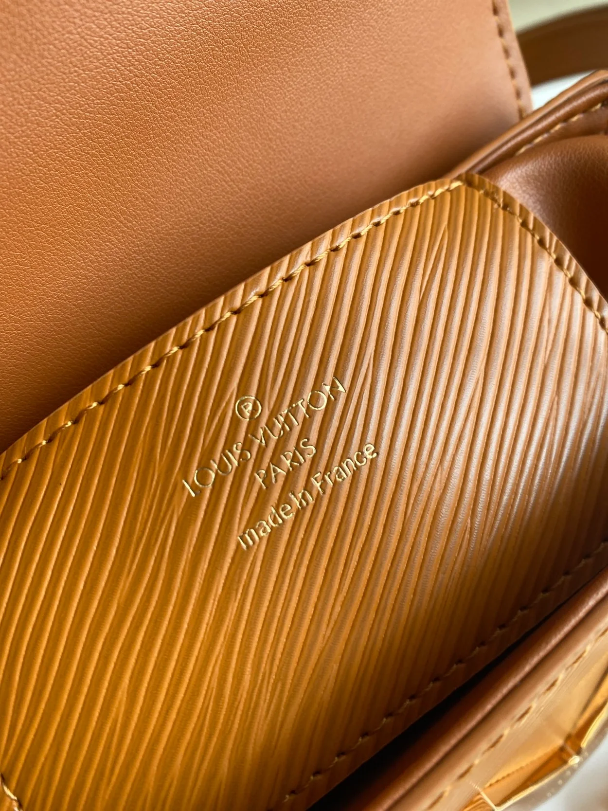 루이비통 트위스트 락 XL 백 M22297