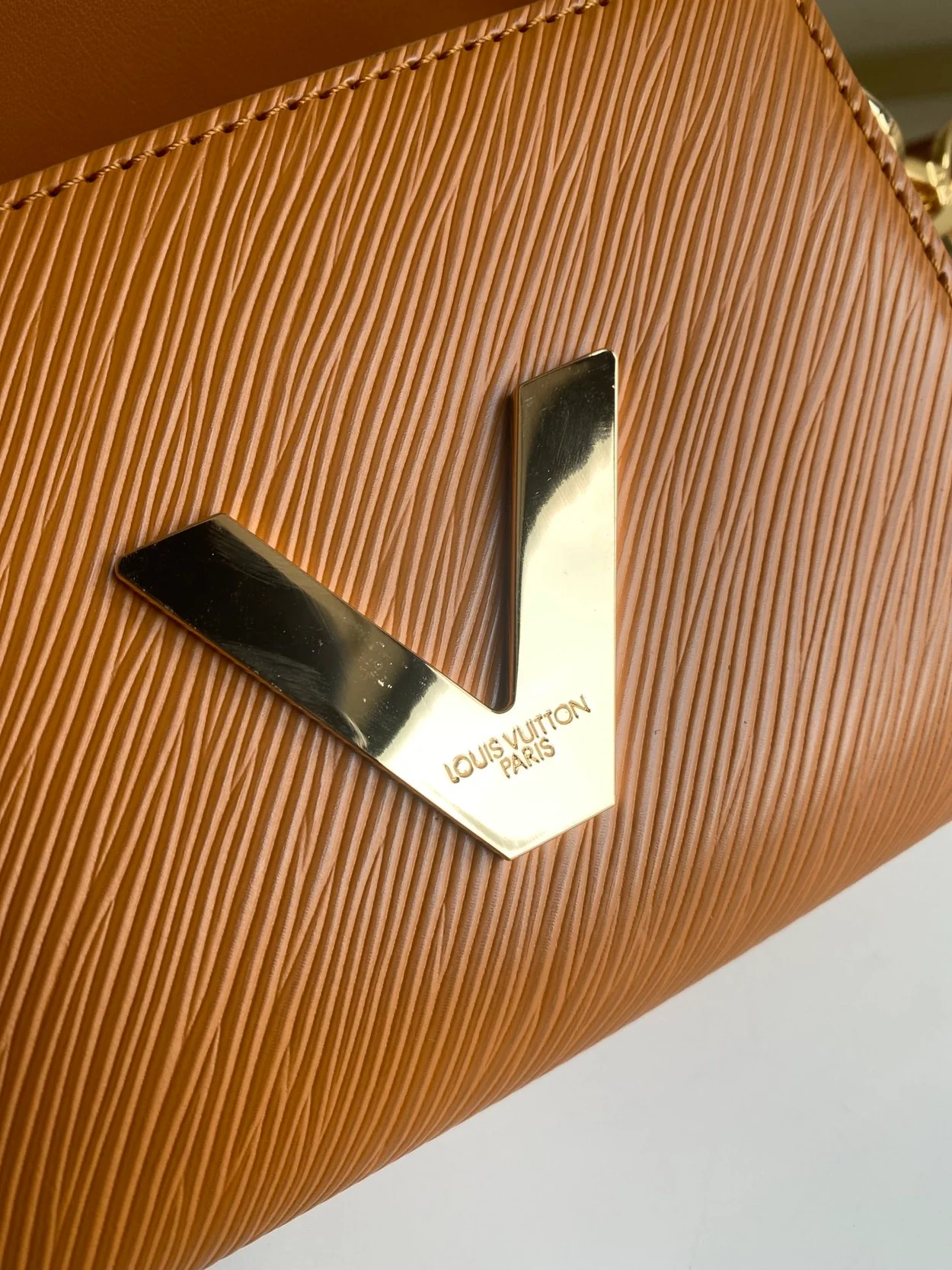 루이비통 트위스트 락 XL 백 M22297