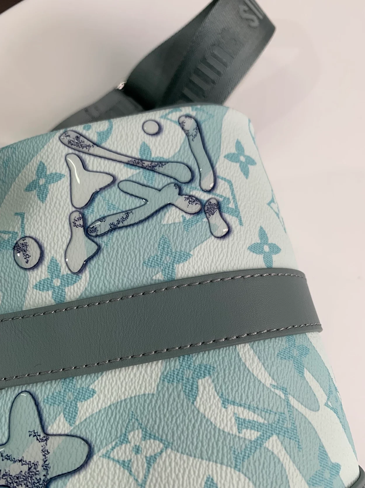 루이비통 키폴 반둘리에 25 M22527