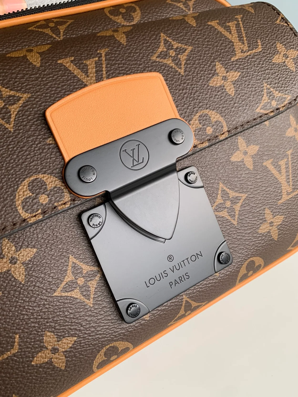 루이비통 S 락 메신저 백 M45806