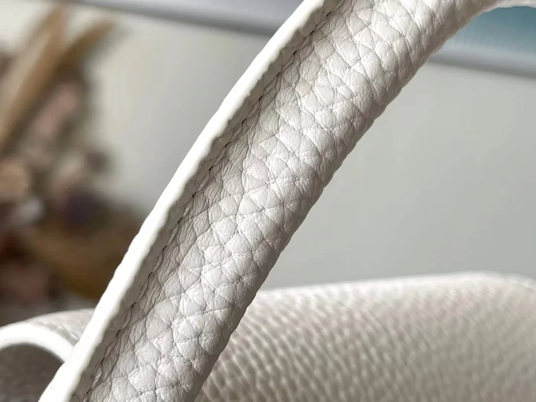 루이비통 카퓌신 PM 백 M21887