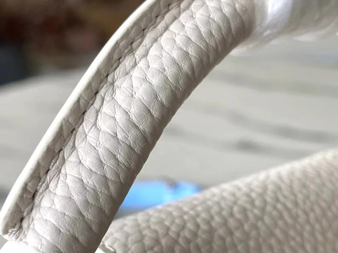 루이비통 카퓌신 미니 백 M21887