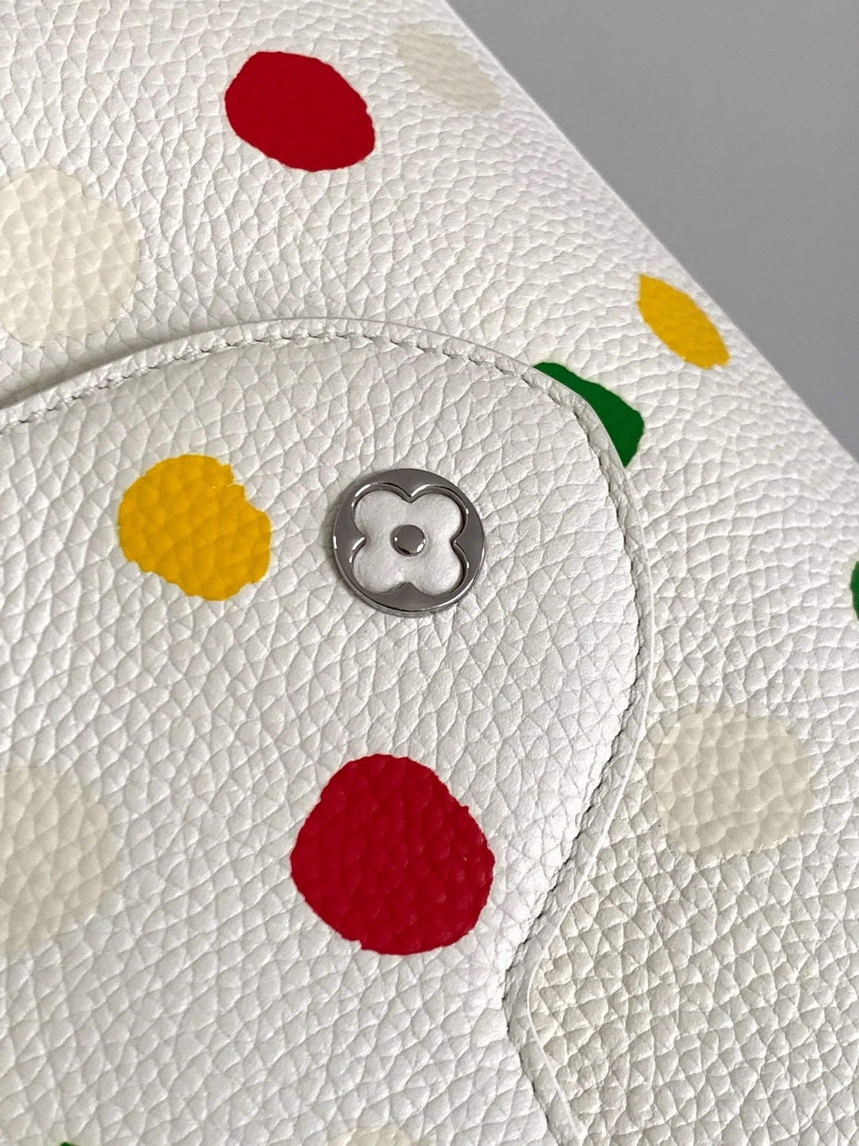 루이비통 x YK 카퓌신 MM M21637