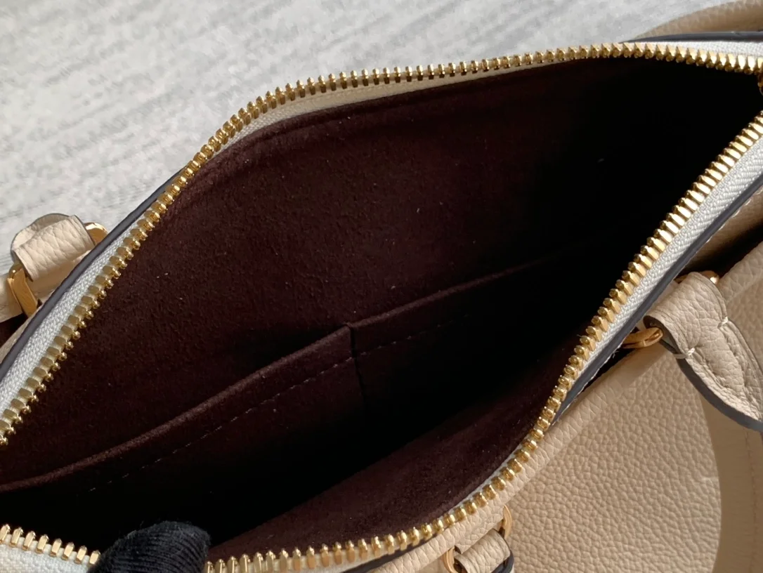 루이비통 트라이아논 PM 백 M46503