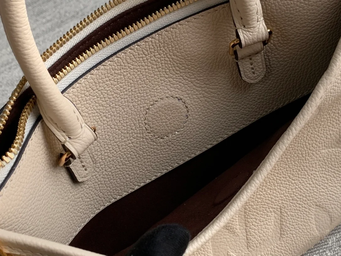 루이비통 트라이아논 PM 백 M46503