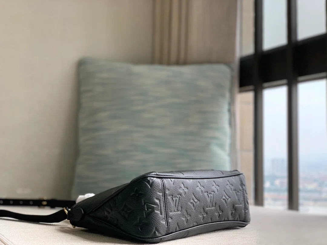 루이비통 트라이아논 PM 백 M46488