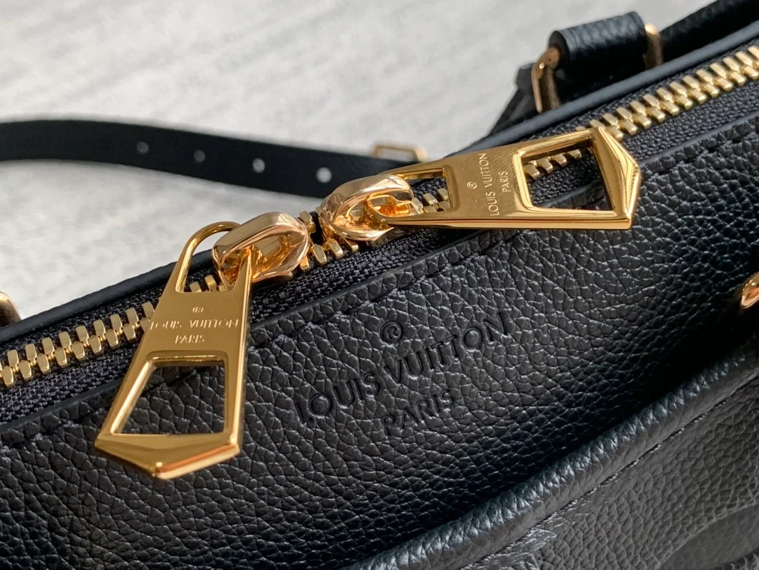 루이비통 트라이아논 PM 백 M46488